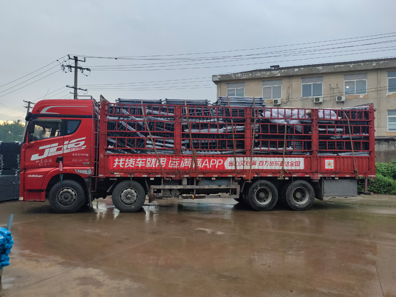 2023年7月27日飄窗欄桿裝車(chē)發(fā)貨! 2023年7月27日飄窗欄桿裝車(chē)發(fā)貨!