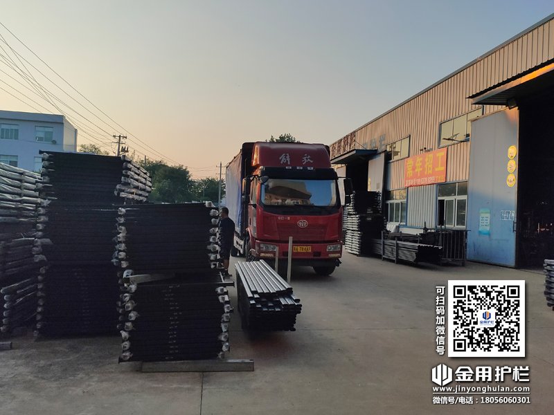 2023年9月7日鋅鋼圍墻護(hù)欄裝車發(fā)貨! 2023年9月7日鋅鋼圍墻護(hù)欄裝車發(fā)貨!