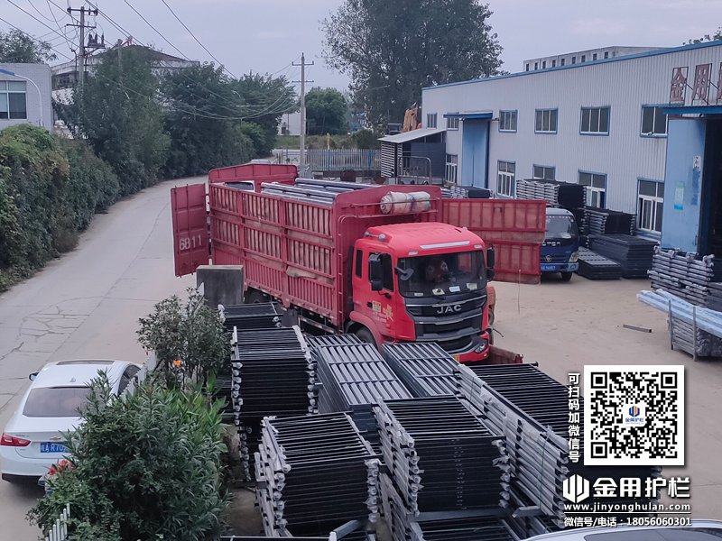 2023年10月10日鋅鋼連廊護欄裝車發貨! 2023年10月10日鋅鋼連廊護欄裝車發貨!