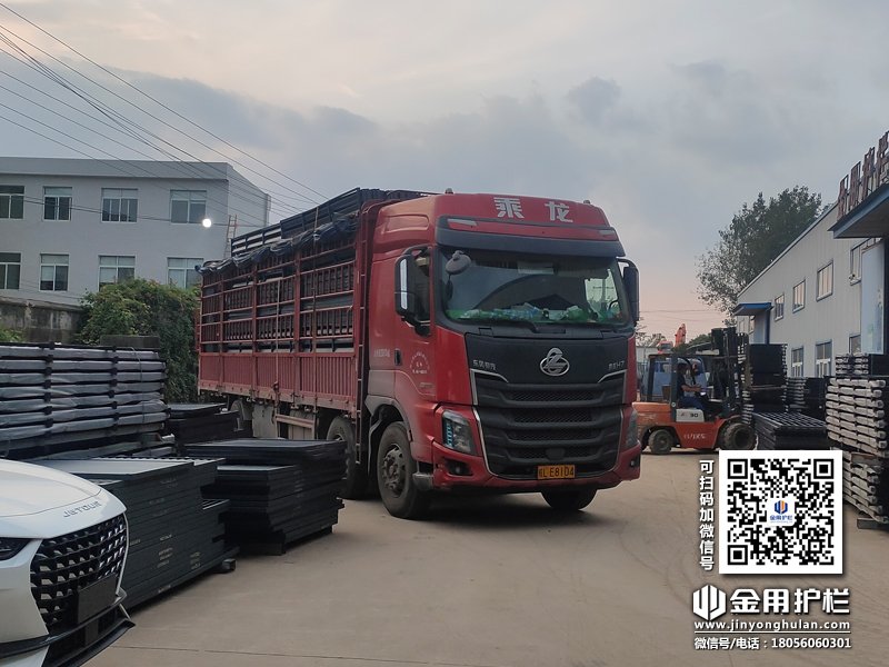 2023年10月13日鋅鋼百葉窗裝車發(fā)貨! 2023年10月13日鋅鋼百葉窗裝車發(fā)貨!