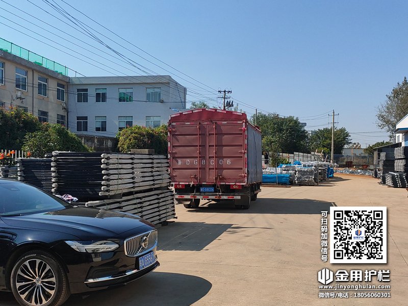 2023年10月25日鋅鋼百葉窗裝車發貨！