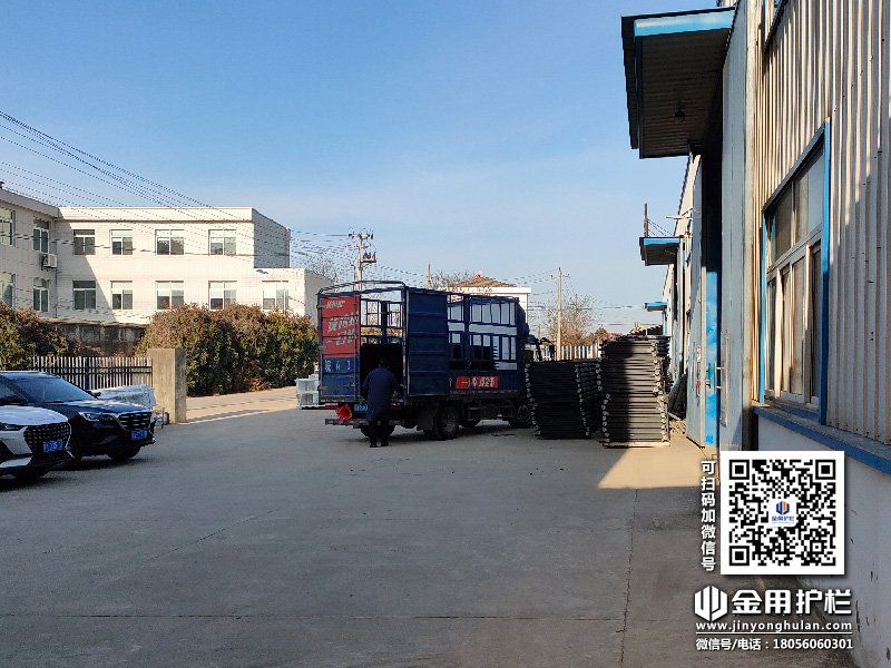 2024年1月24日鋅鋼圍墻護(hù)欄裝車發(fā)貨！