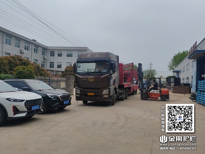 2024年4月10日鋅鋼陽臺欄桿裝車發貨！