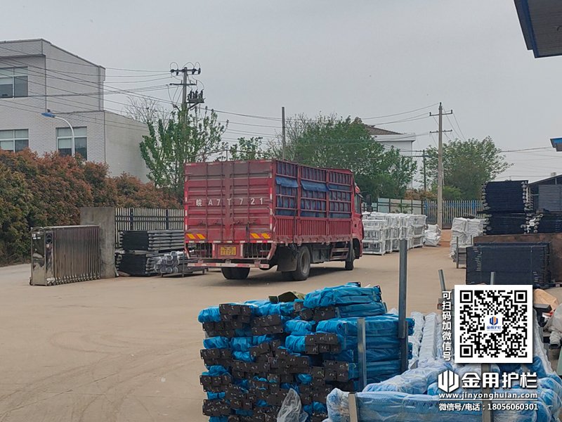 2024年4月13日鋅鋼百葉窗裝車發貨！