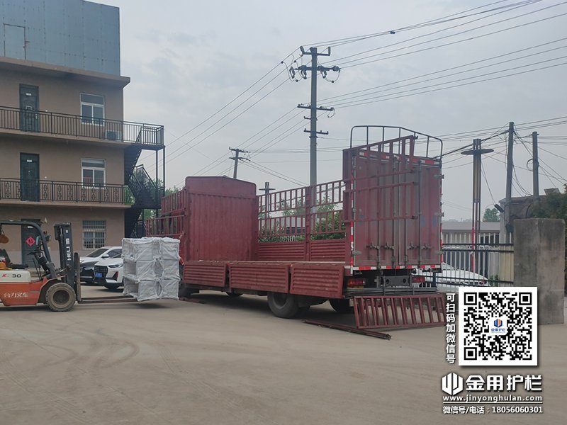 2024年4月17日鋅鋼空調護欄裝車發貨！