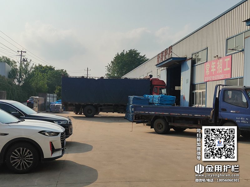 2024年5月6日鋅鋼飄窗欄桿裝車發(fā)貨! 2024年5月6日鋅鋼飄窗欄桿裝車發(fā)貨!