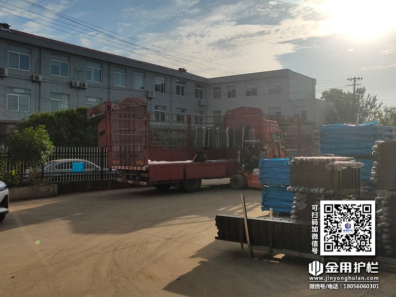 2024年6月3日鋅鋼飄窗欄桿裝車發(fā)貨! 2024年6月3日鋅鋼飄窗欄桿裝車發(fā)貨!