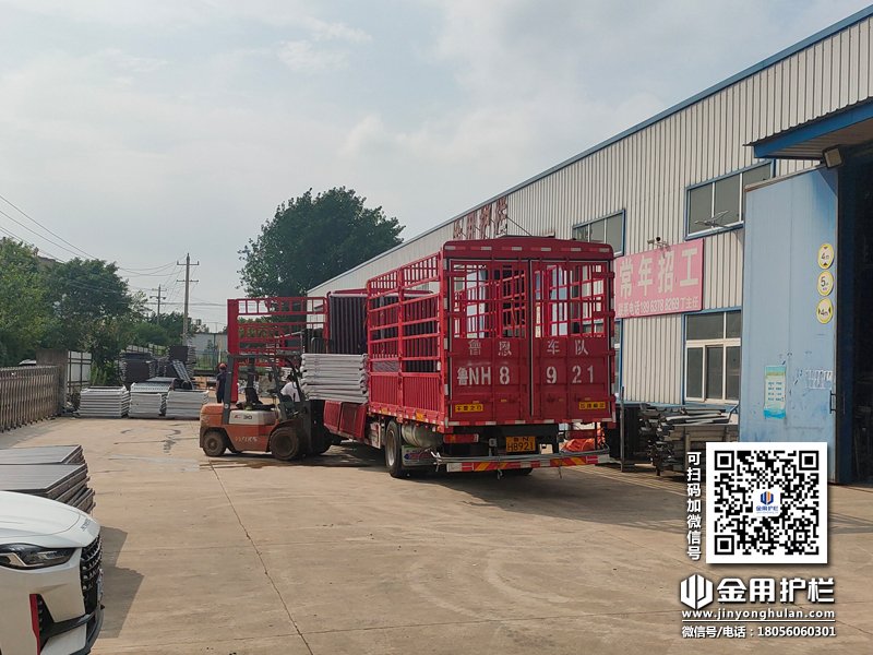 2024年7月2日鋁合金百葉窗裝車發貨! 2024年7月2日鋁合金百葉窗裝車發貨!