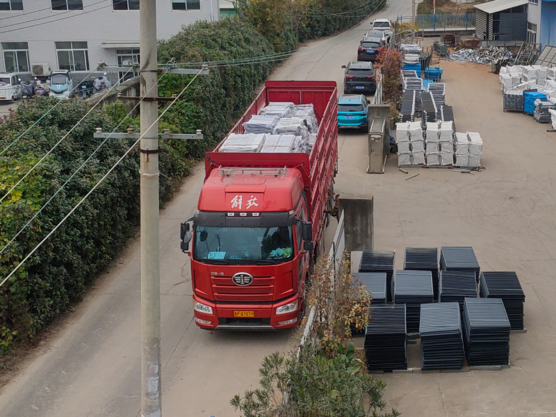 2024年12月5日鋅鋼飄窗欄桿裝車發貨！