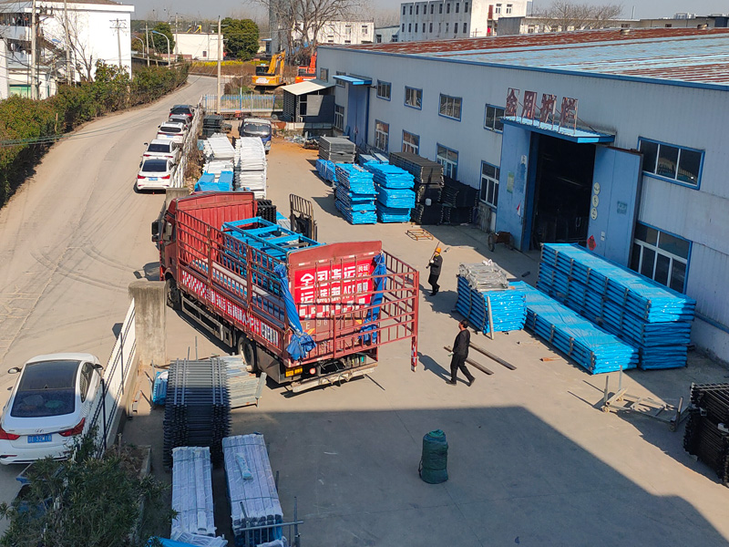 2025年3月20日鋅鋼玻璃護欄裝車發貨！