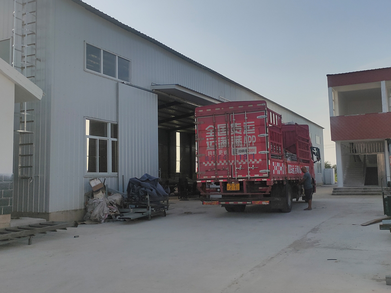 2025年6月19日鋅鋼陽臺欄桿裝車發貨！