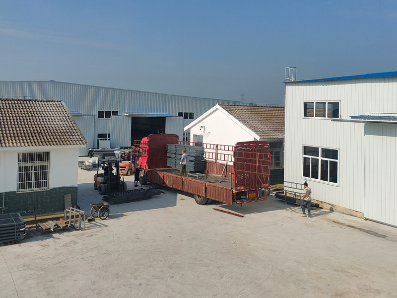 2025年6月24日鋅鋼欄桿裝車發貨！