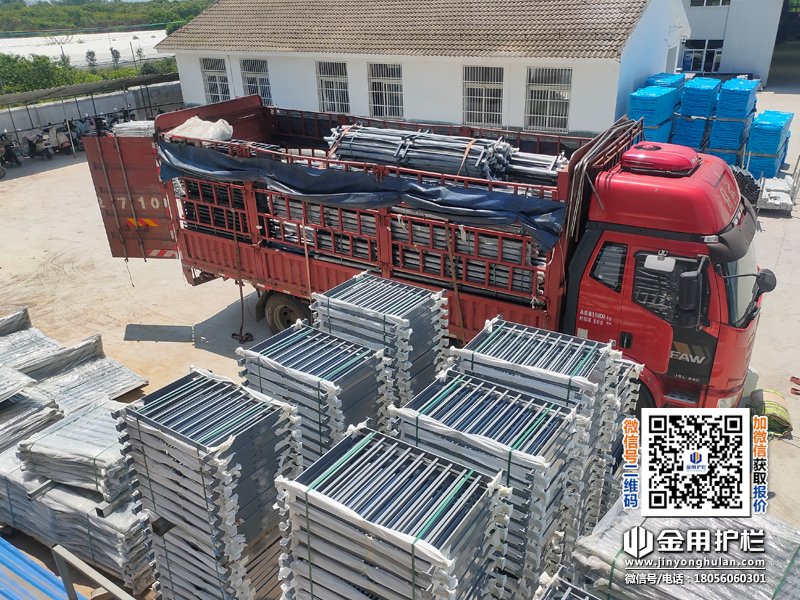 2025年7月3日鋅鋼飄窗欄桿裝車發貨！