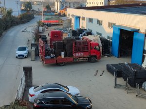 2025年12月5日鋅鋼護窗欄桿裝車發(fā)貨！